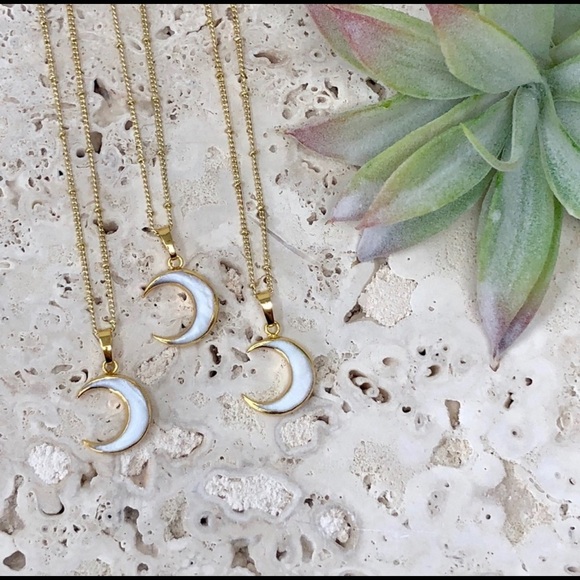 Crescent Moon Shell Necklace--LAST ONE ☝️ - Picture 4 of 6